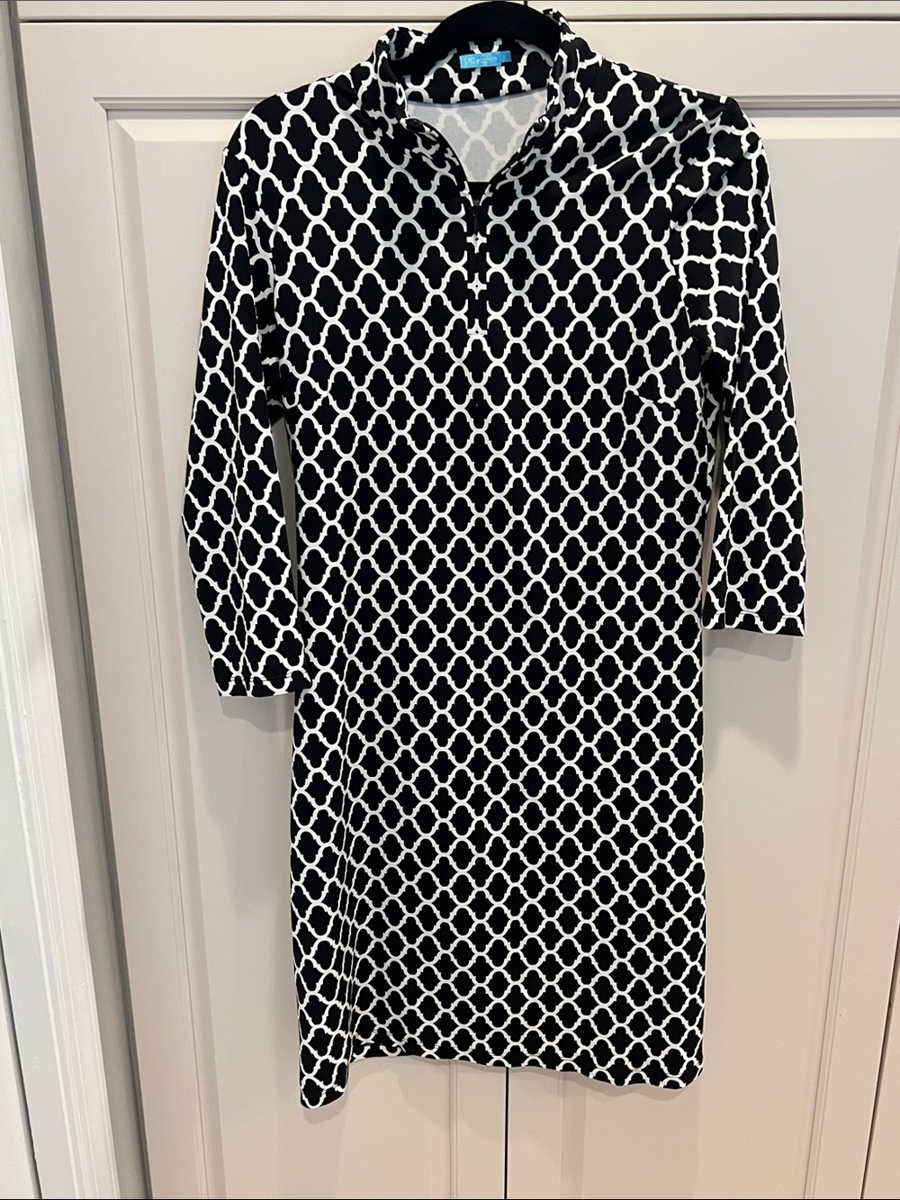 Black and White Geometric Midi Dress with Zip Neck 🆕
